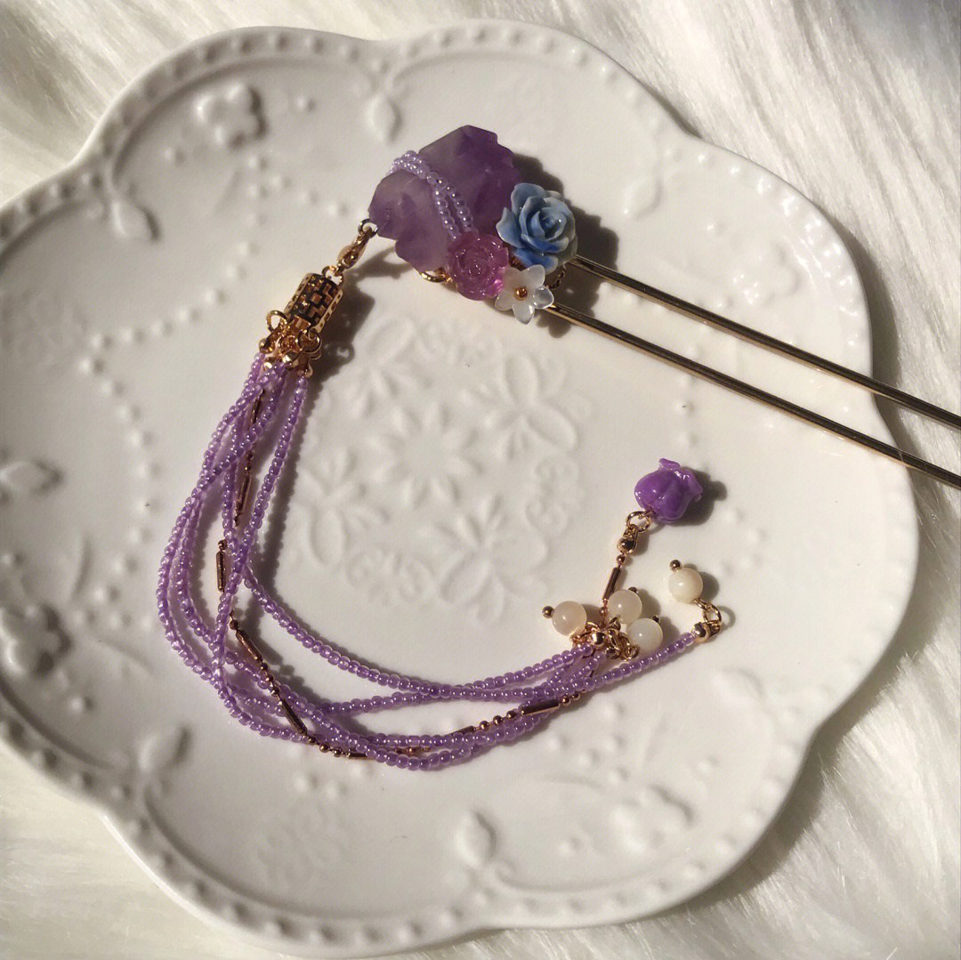 啦紫水晶原石原本是毛衣链的吊坠,被我拆下来五花大绑在发簪上面了