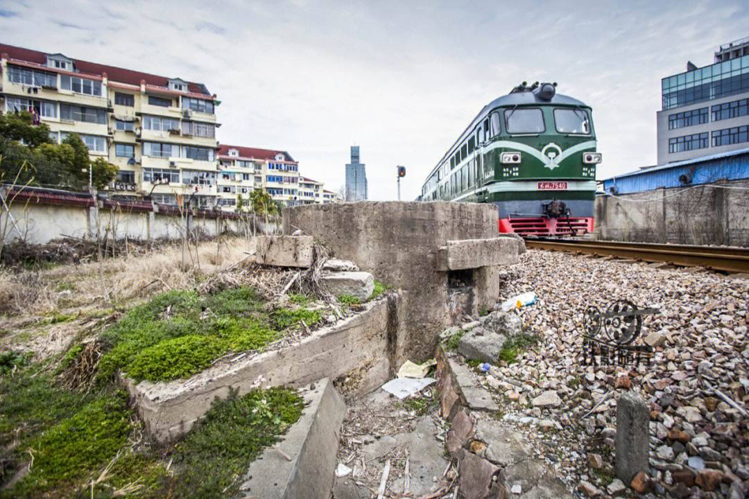 上海废弃铁路道口图片