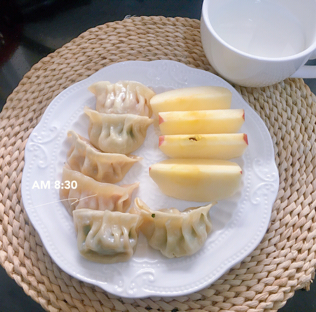 猪肉韭菜饺子 苹果 牛奶0503中餐:青菜02 鱼块 黑胡椒鸡块 香肠