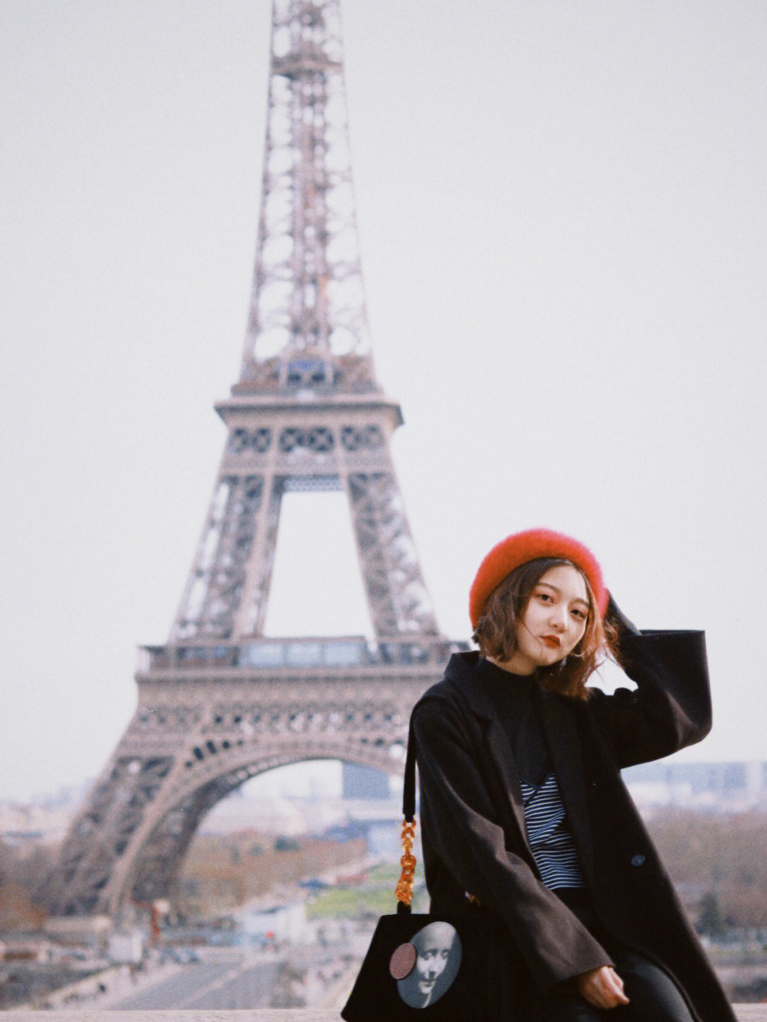 巴黎铁塔游客照图片