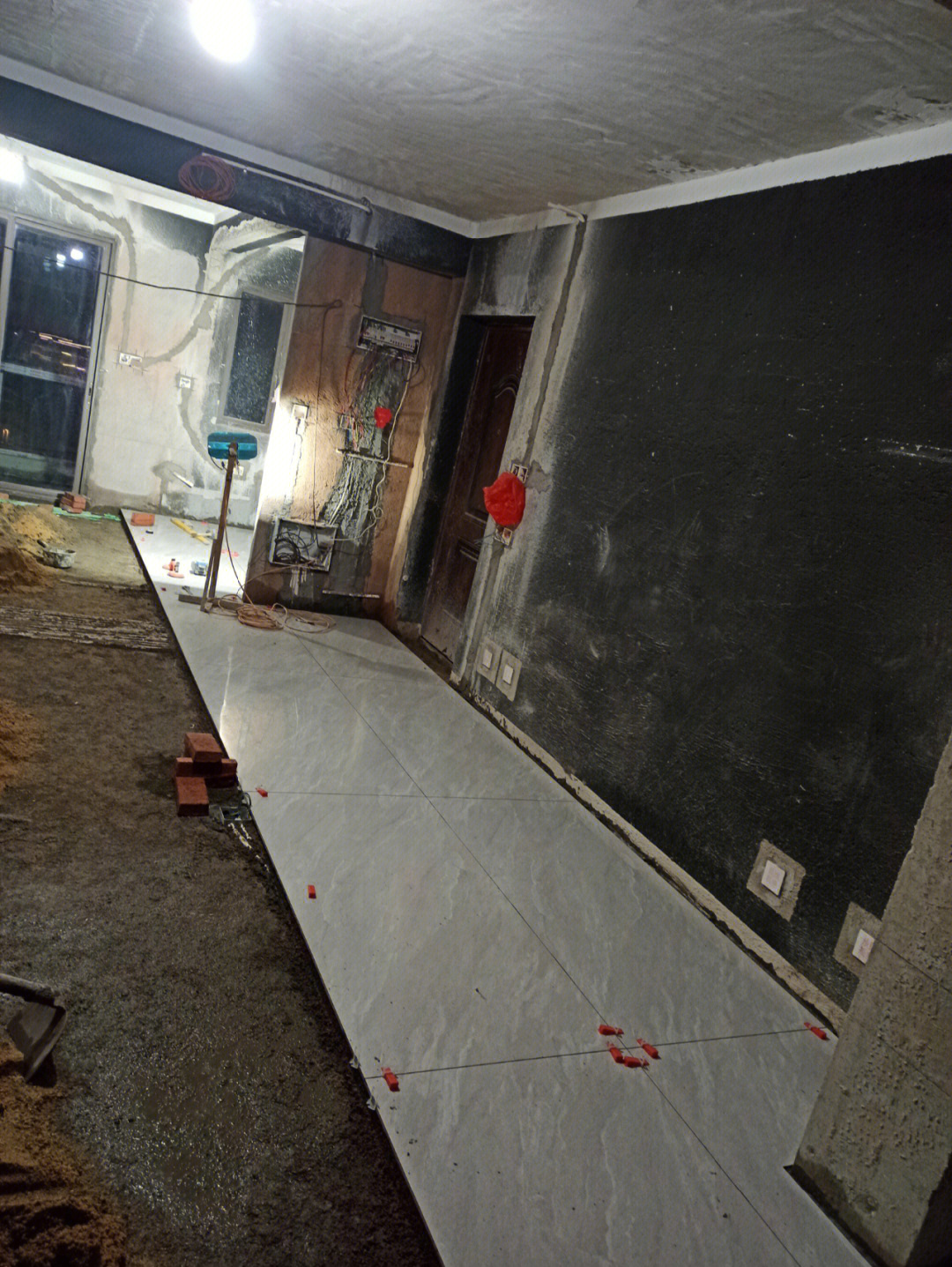 铺砖啦全屋地板砖都是75x150的浅灰色