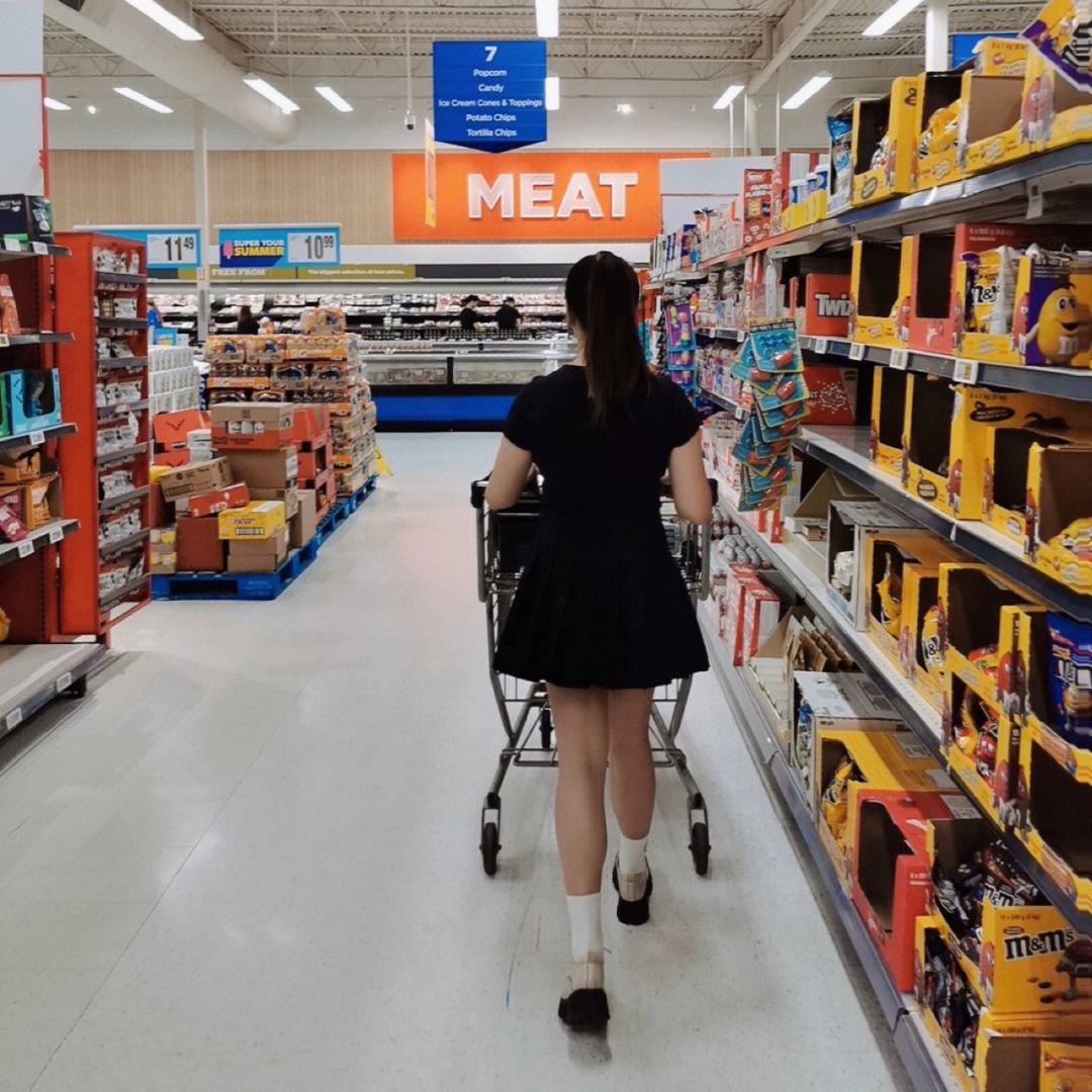 我的姐妹可以把我的背影拍的这么瘦我可太喜欢逛超市了