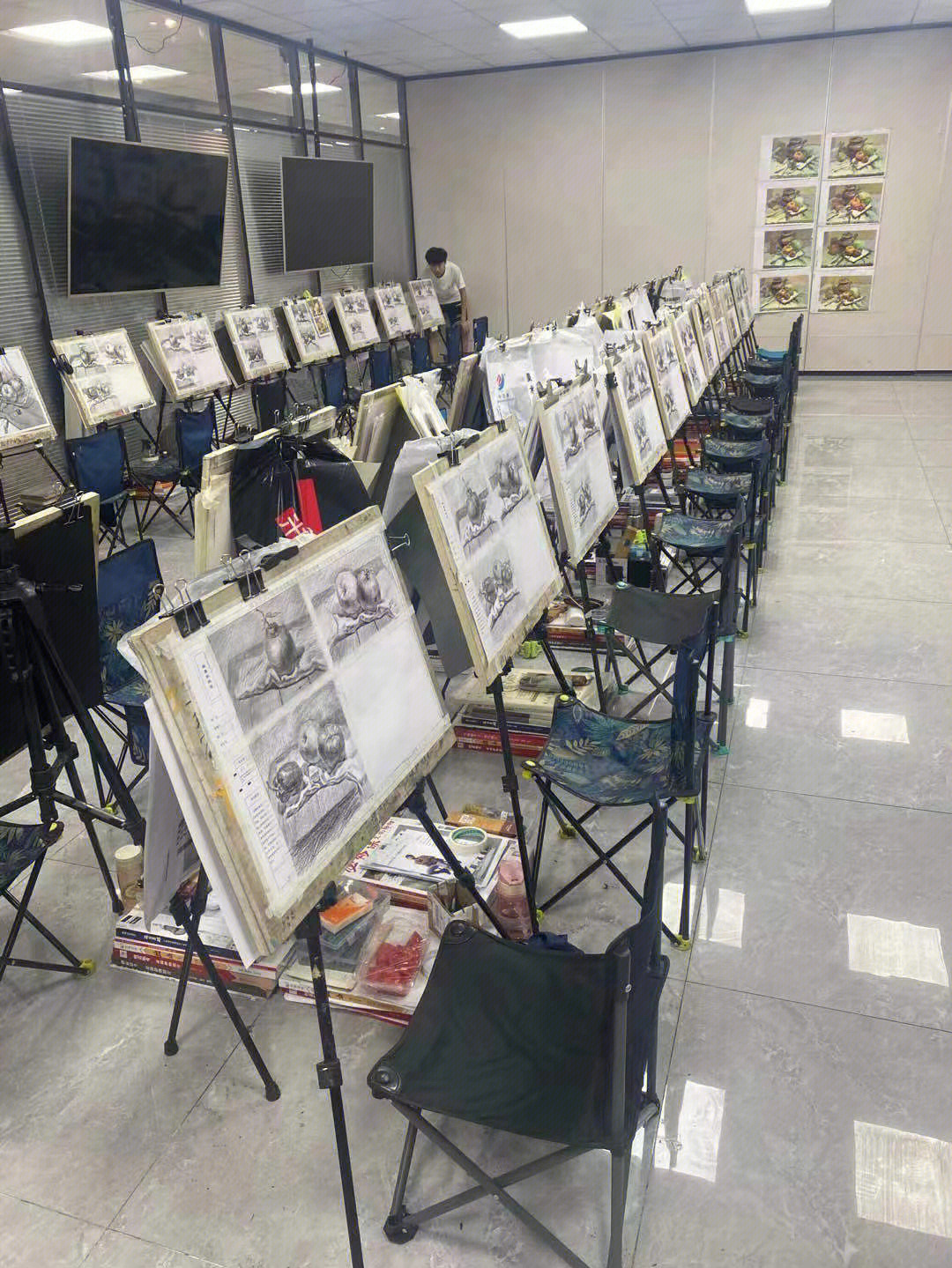 济南乐艺博睿画室是一所专业的美术艺考培训学校,地理位置优越,位于