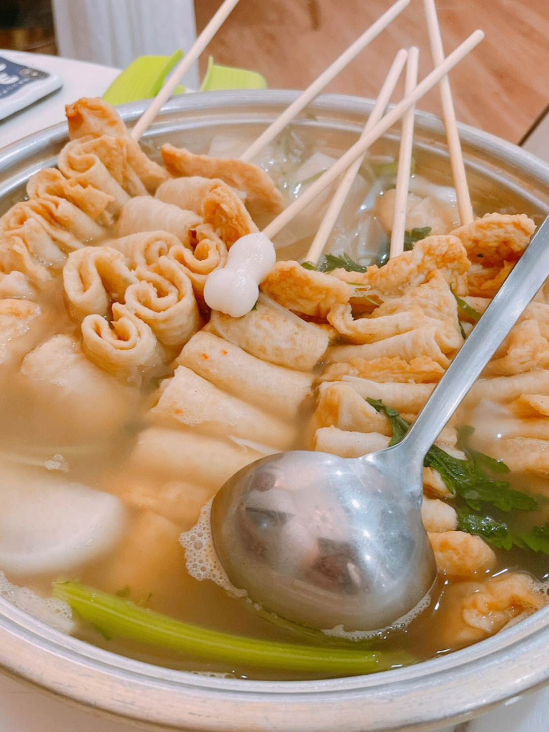 下雨天需要鱼饼汤牛肠和辣鸡爪