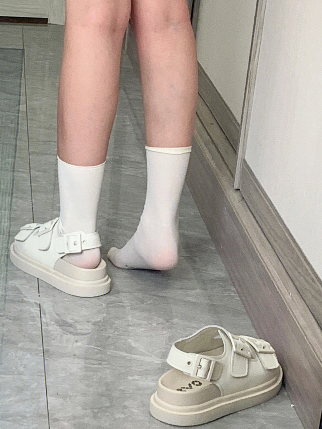 女孩凉鞋图片 白袜图片