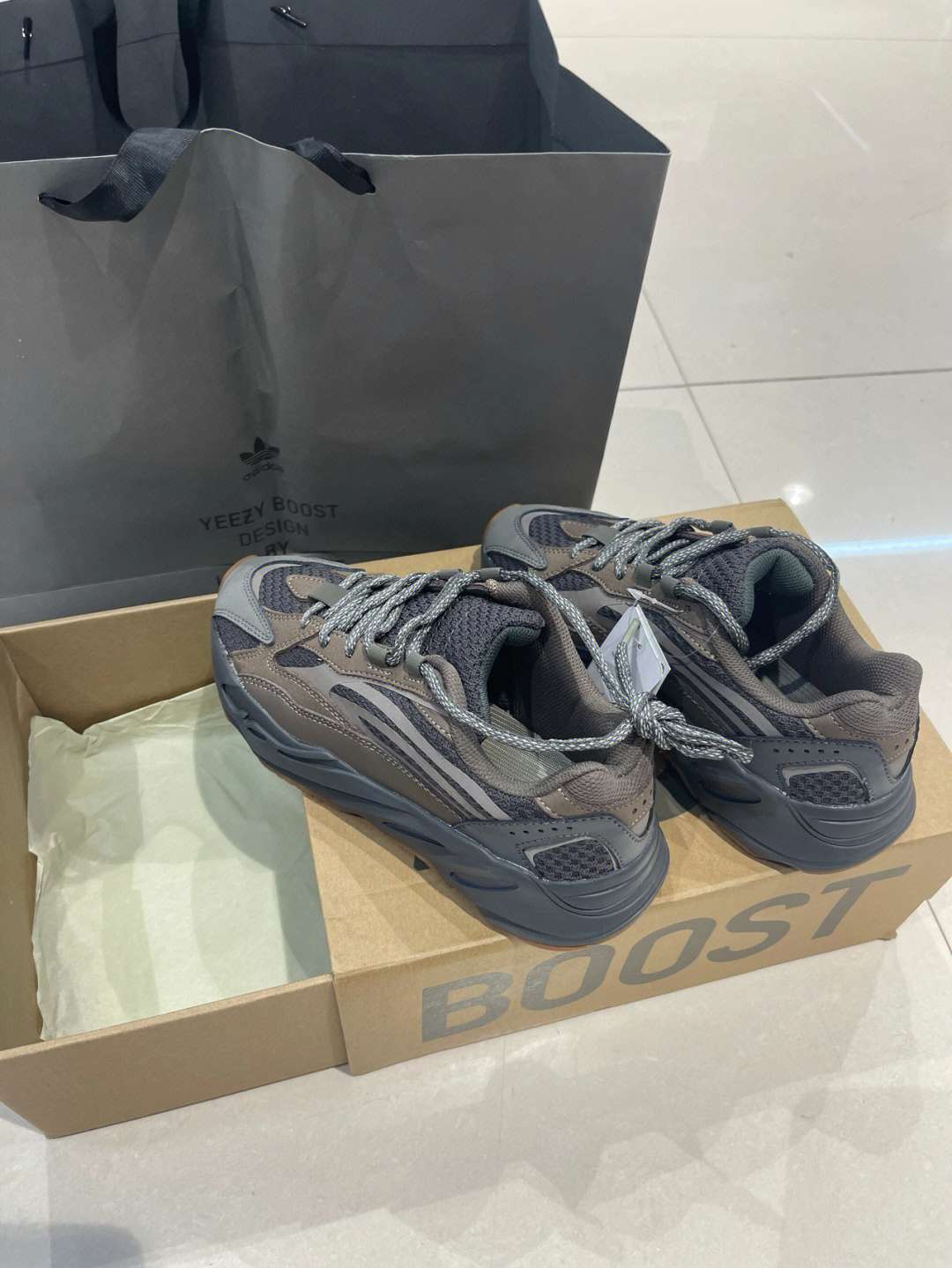 购物分享yeezy700晶洞宝藏