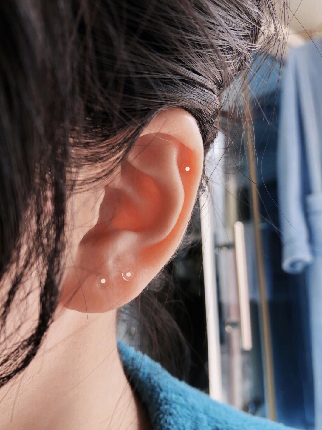 标准打耳洞的位置图片