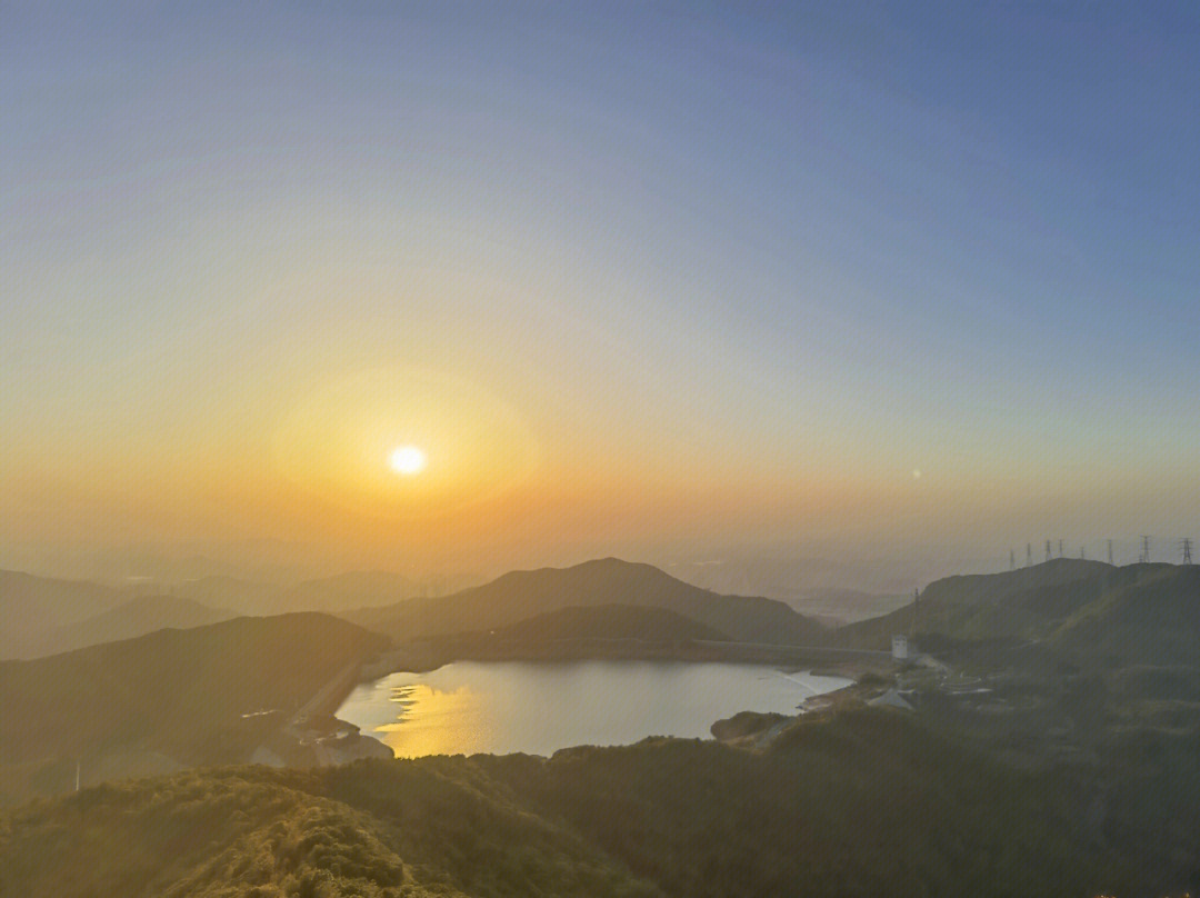 梅沙尖日落山海大观登山口