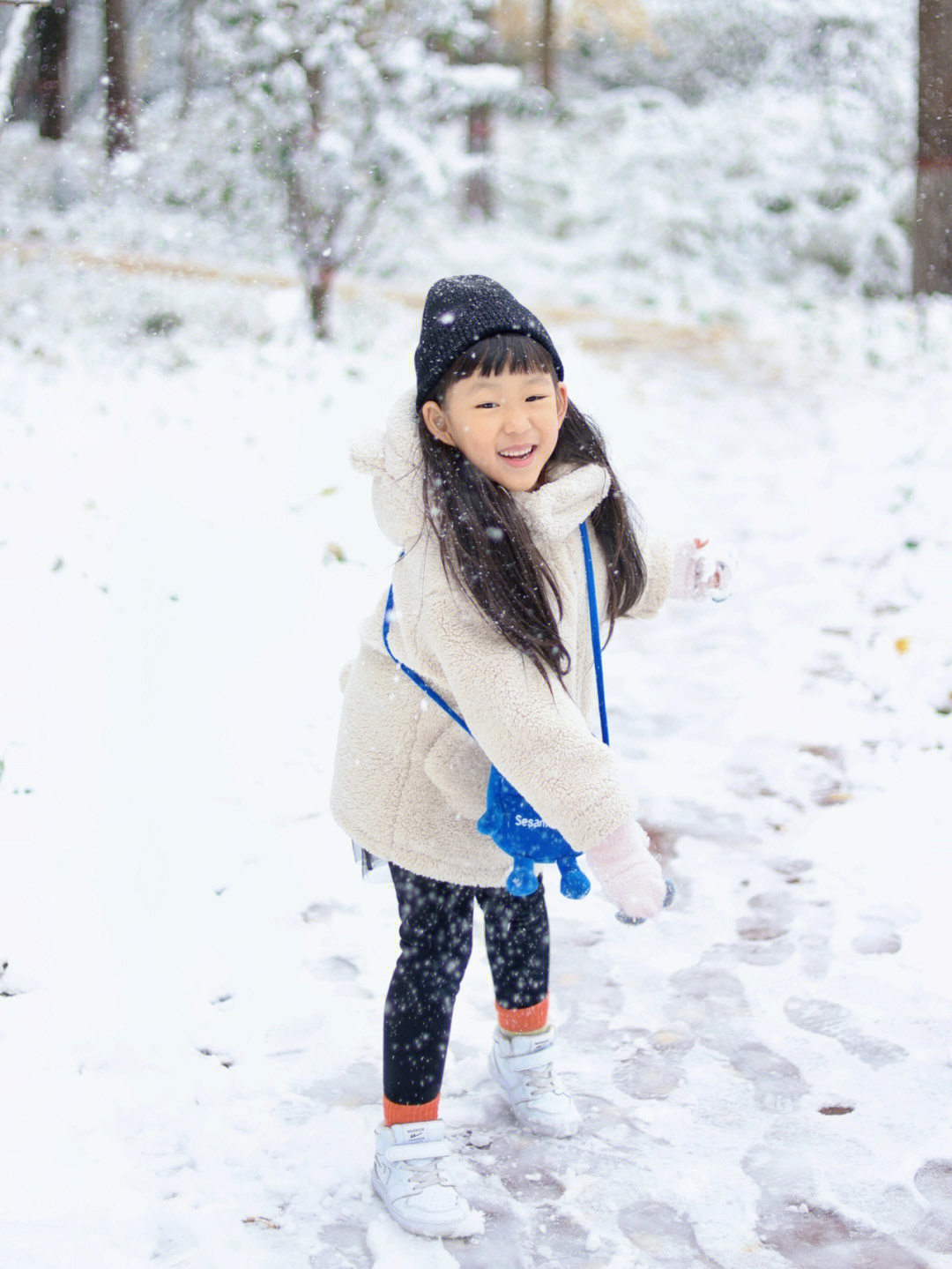 下雪啦下雪天最开心的是小孩儿呀