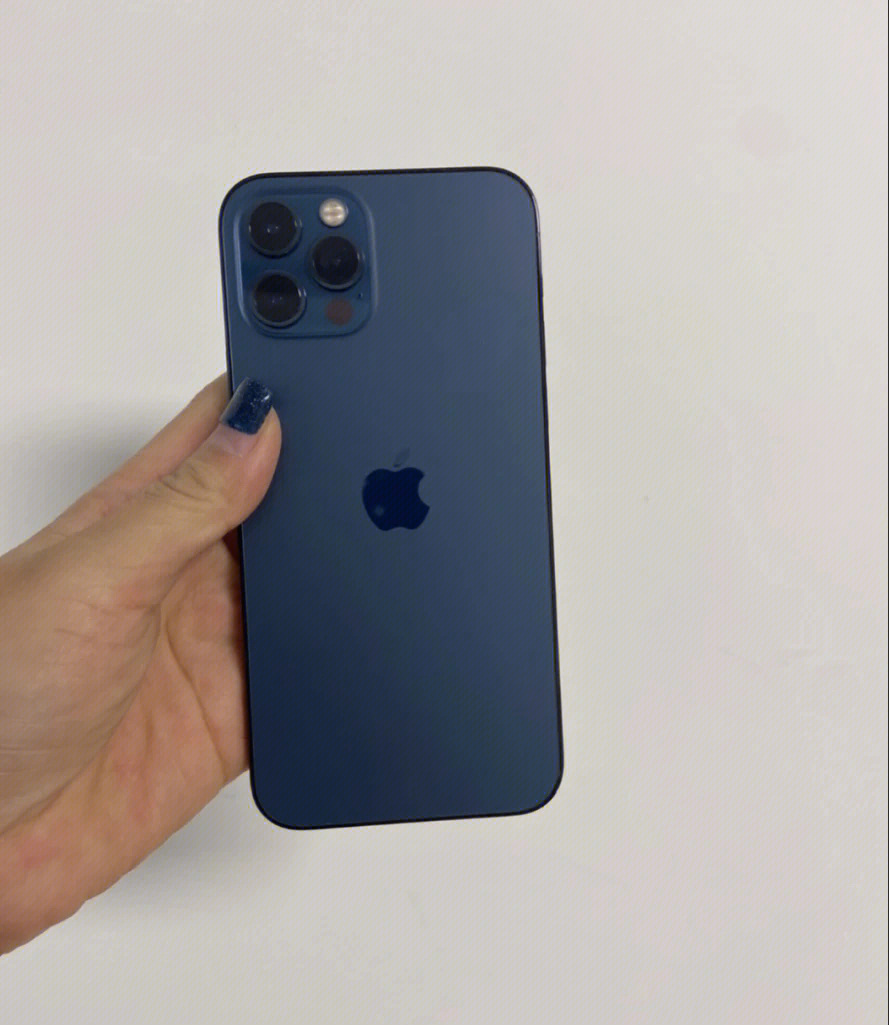 苹果12promax经典海蓝色漂亮的颜色