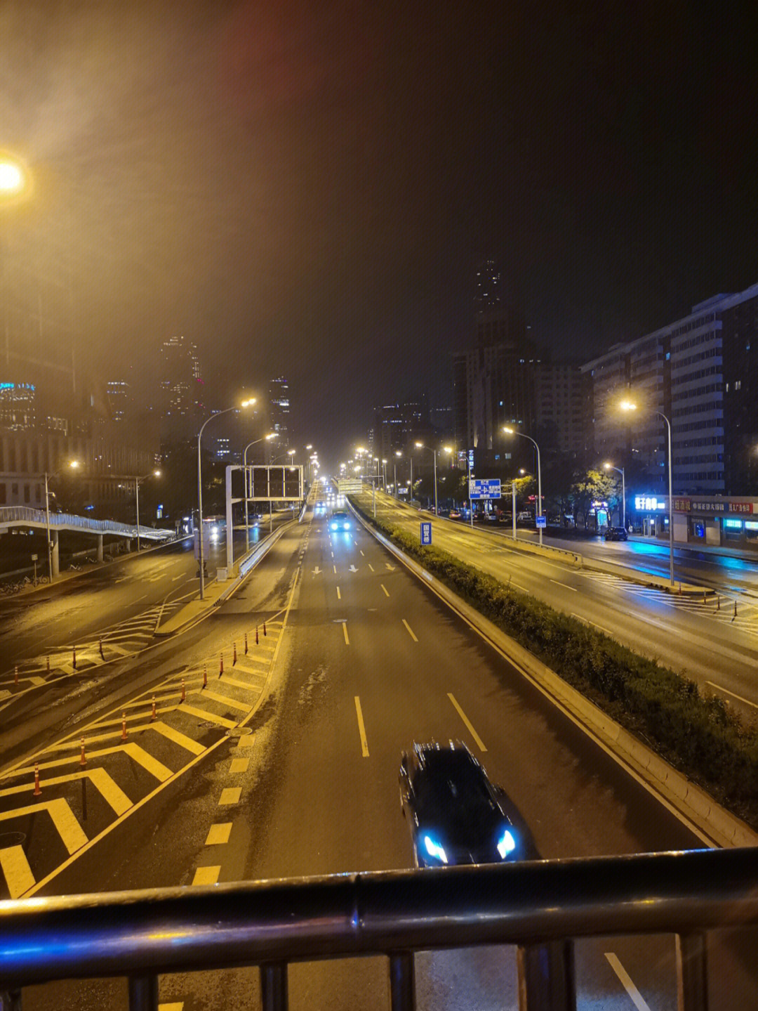 凌晨两点半东三环双井桥上的北京