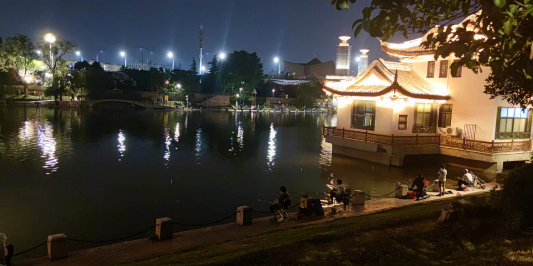 下关明珠广场夜景图片