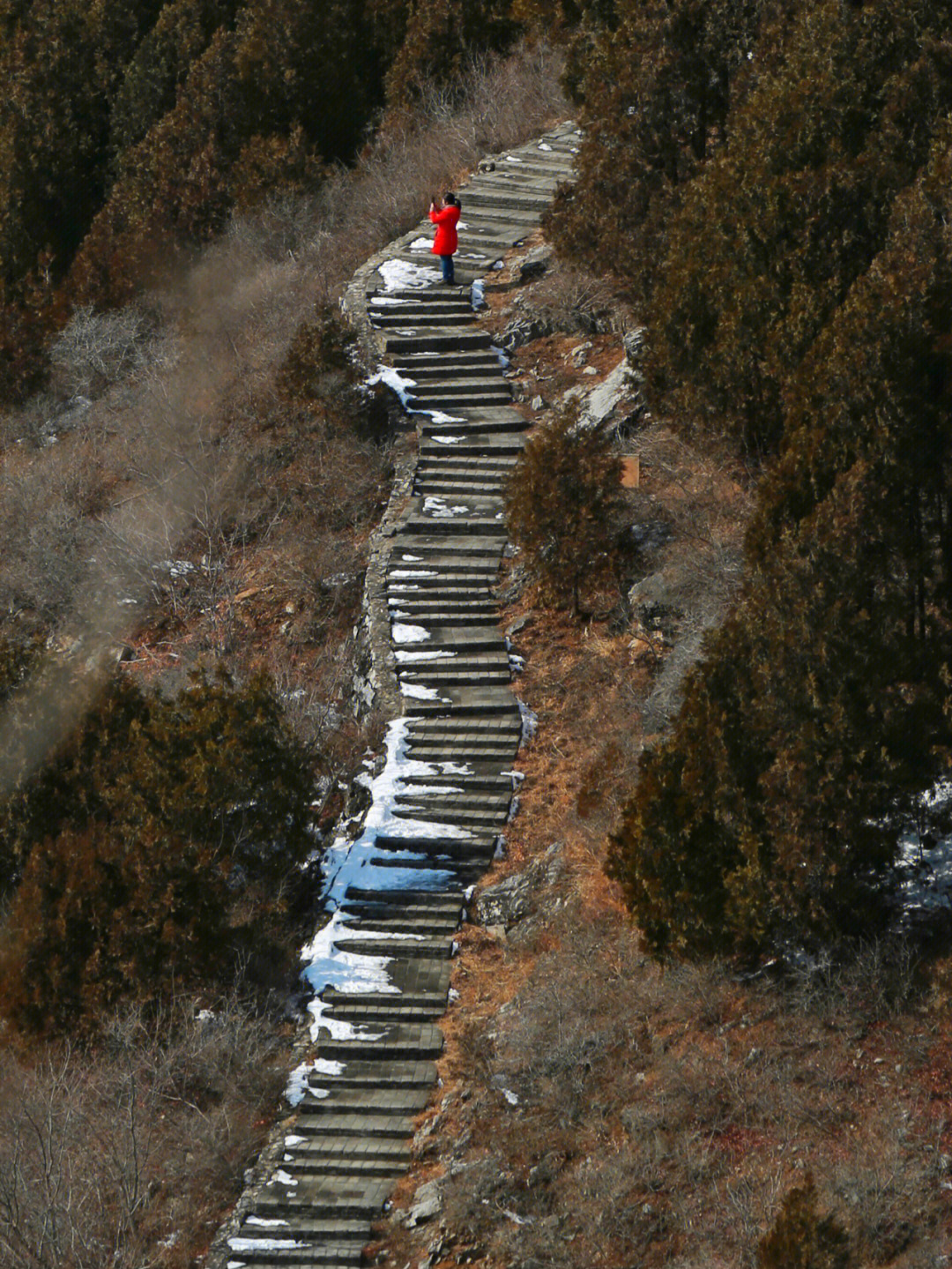 圣泉山距怀柔城区6公里,山上因千年圣泉寺(又名观音寺)而得名,寺院始