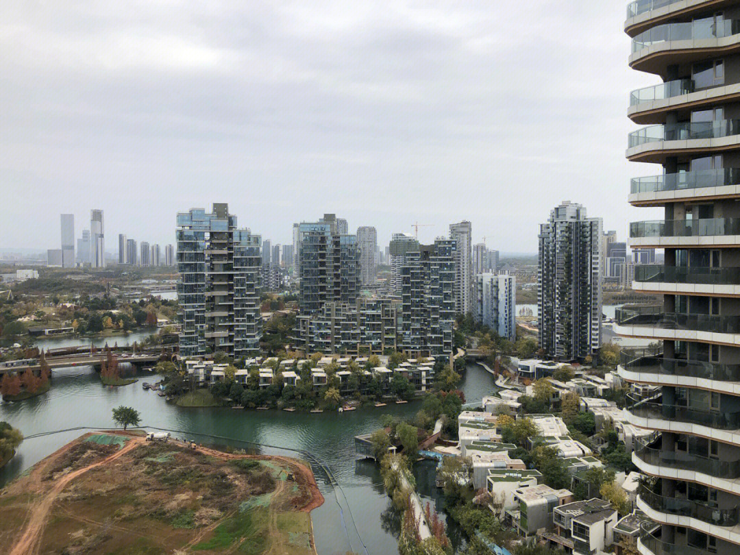 麓湖生态城大平层图片