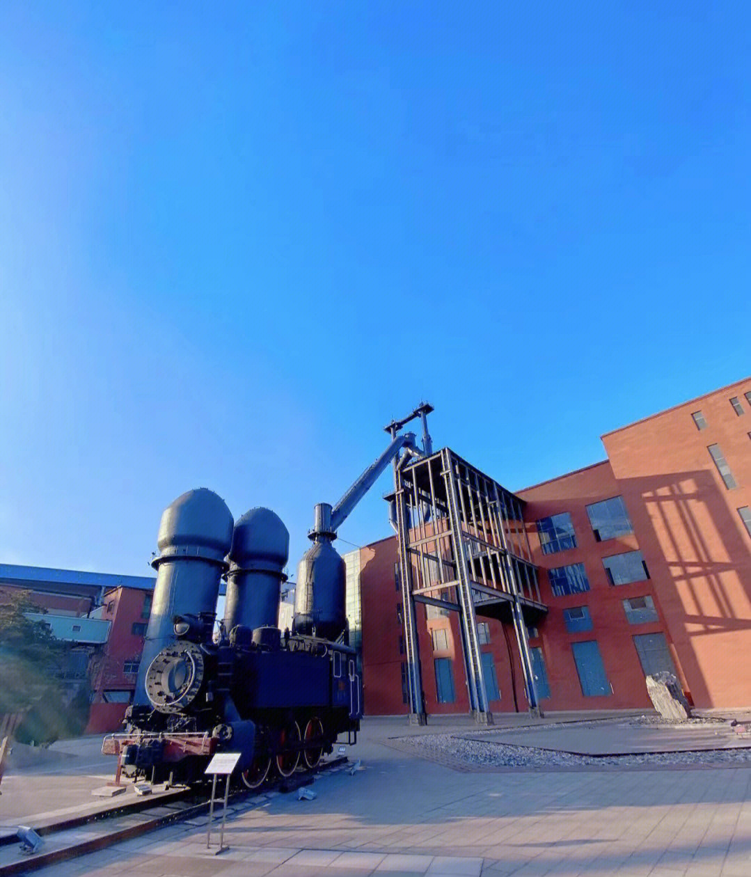 年建设的炼铁厂二烧车间闲置旧厂房改建成具有鞍钢特色的现代化博物馆