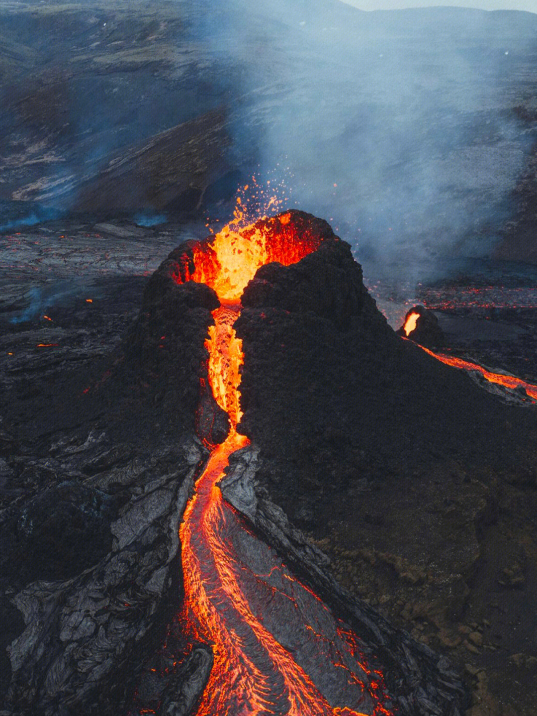 经历了50000多次地震后,火山终于在3月忍不住爆发啦99冰岛正在诞生