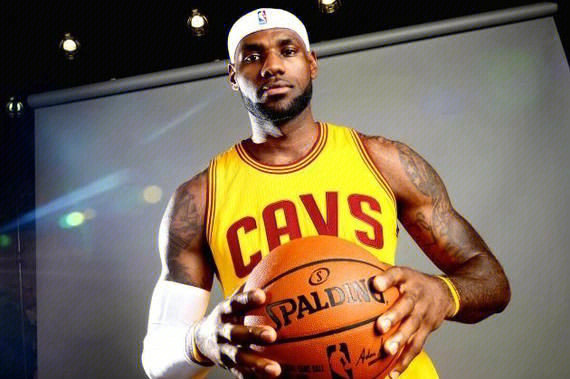 nba评论席詹姆斯