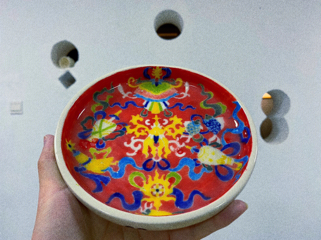 陶瓷釉下彩团花彩绘盘