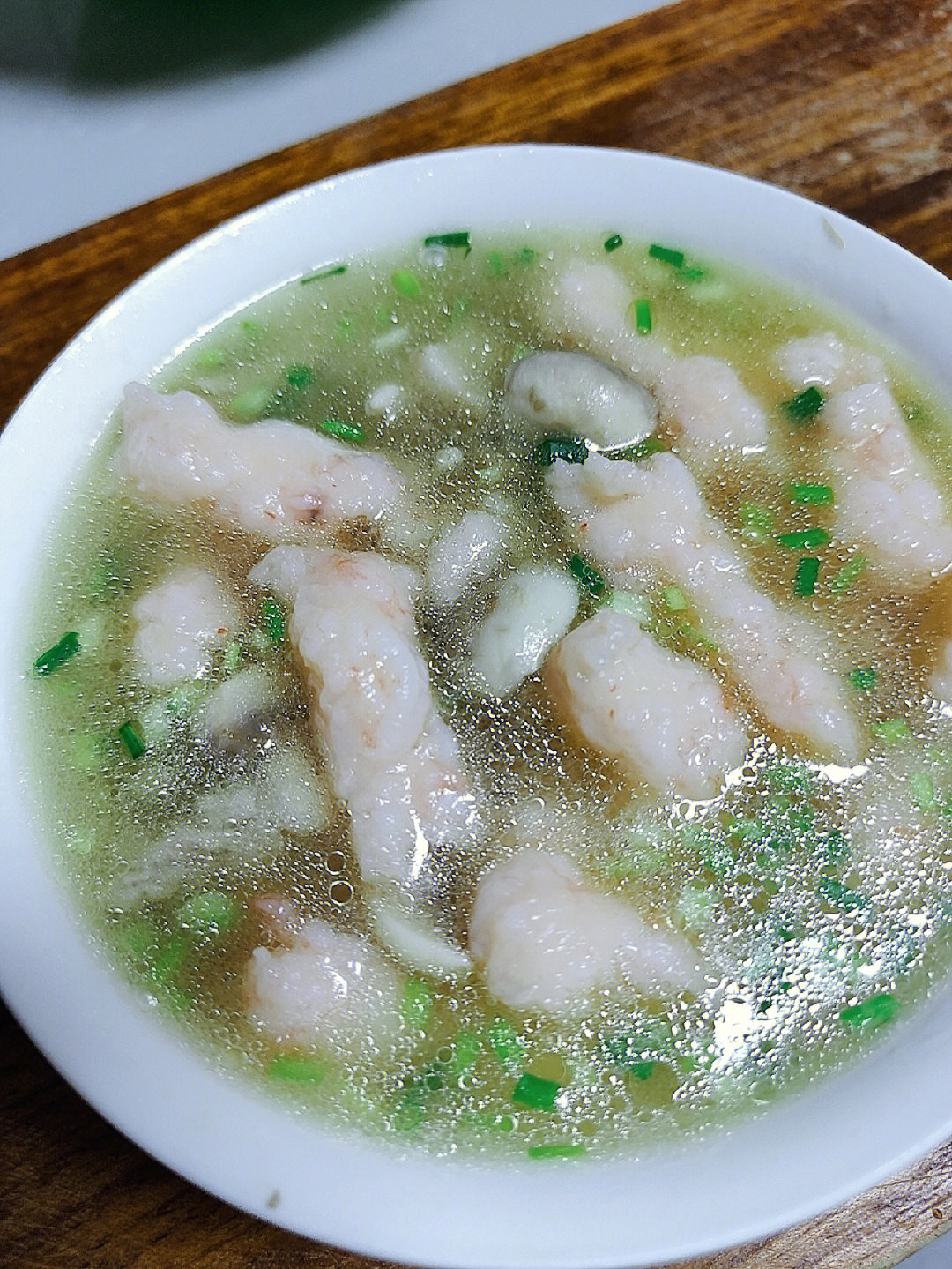天冷喝碗热乎乎的蘑菇虾滑汤