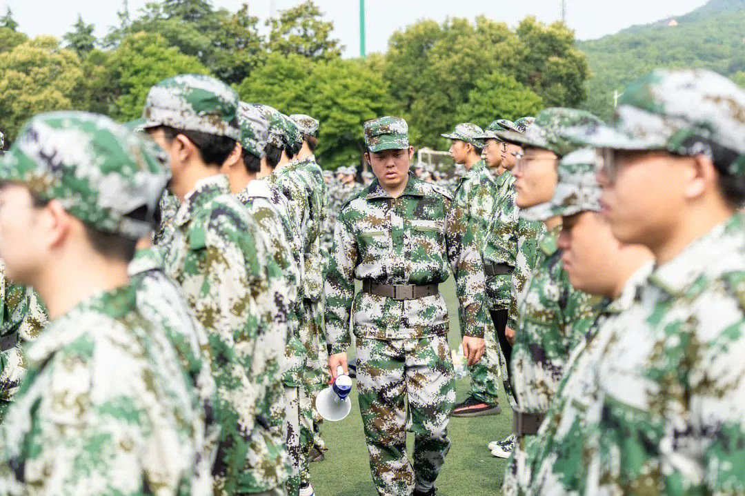 半山伴水军训图片