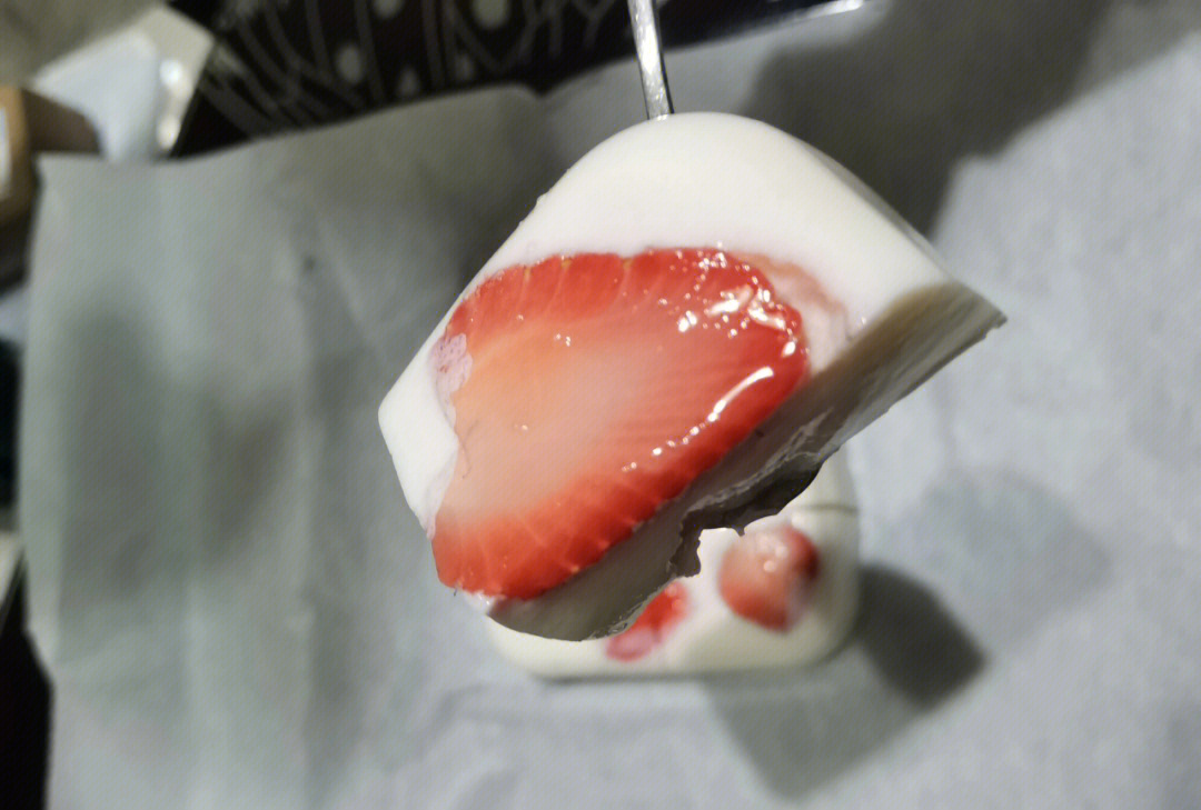 牛奶草莓果冻
