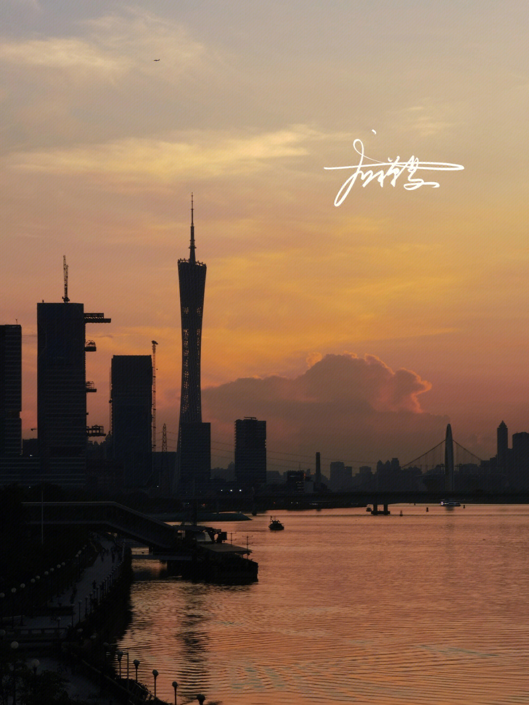 广州随拍6月25日跟小伙伴们去琶洲大桥附近拍的日落,当天的日落真的很