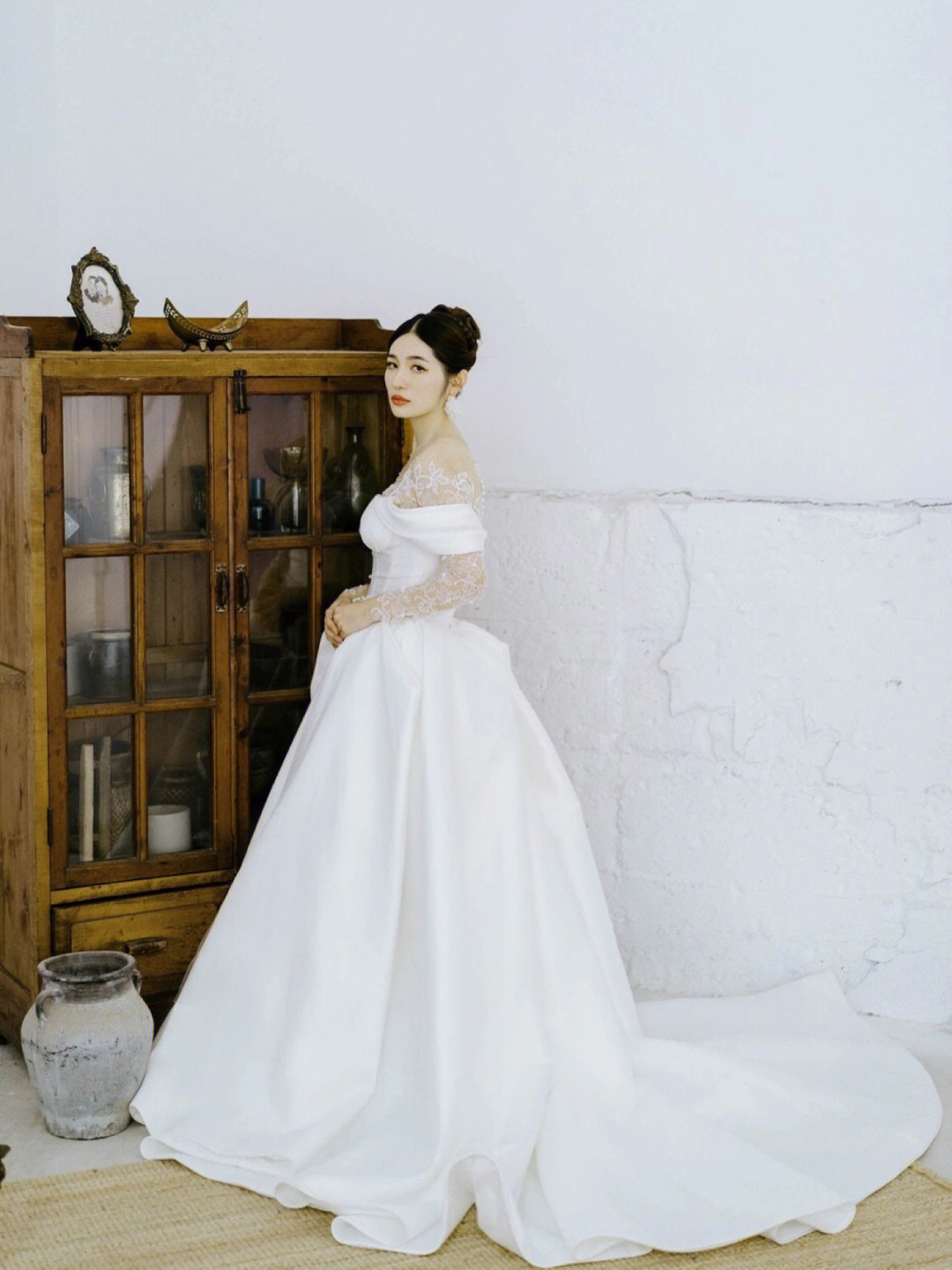 油画中的新娘07复古法式缎面纱婚纱礼服