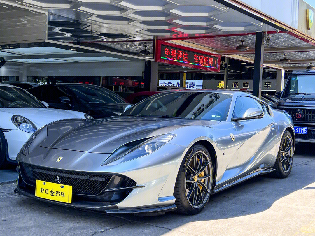 18年法拉利812superfast65l白色帖银膜