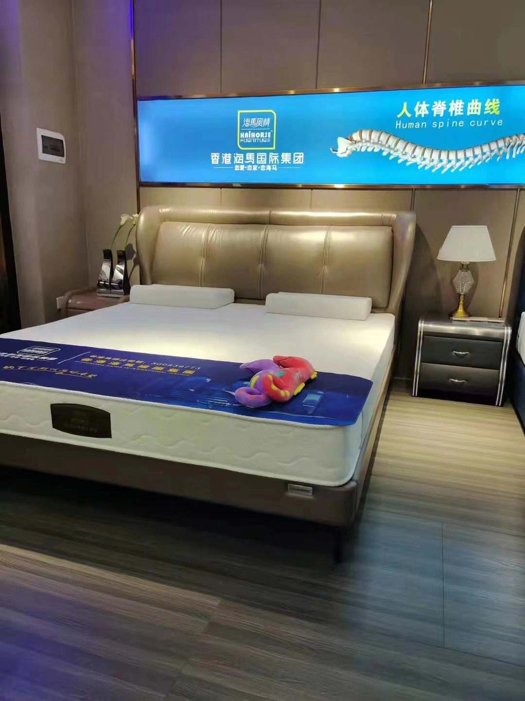 海马床垫广告图片