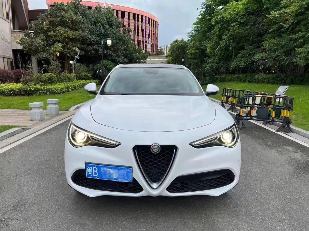 二手车19年阿尔法罗密欧stelvio19x万