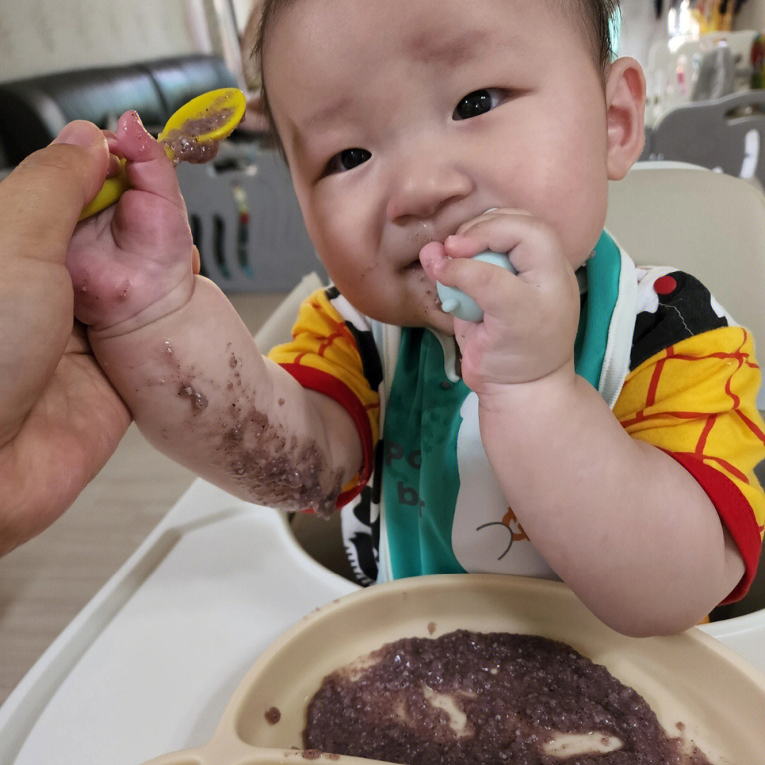 女孩生吞小老鼠图片