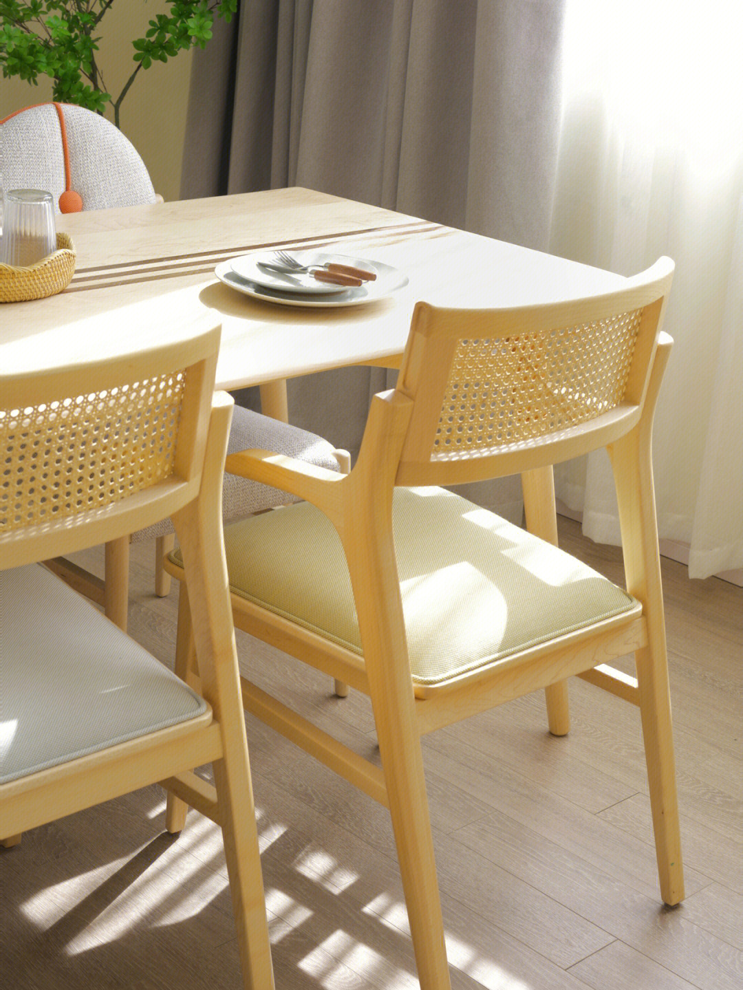 家居好物清新日系轻时尚风格的餐桌椅