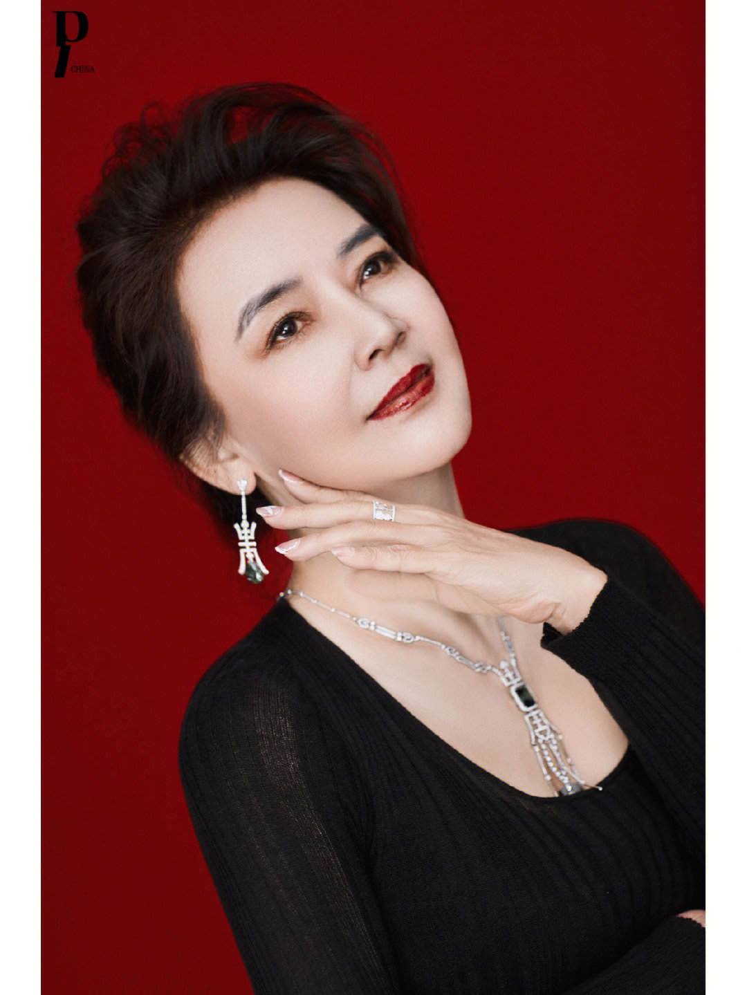 女神胡慧中佩戴毓珠宝yu art jewelry《毓爱《寿字纹》系列演绎锐