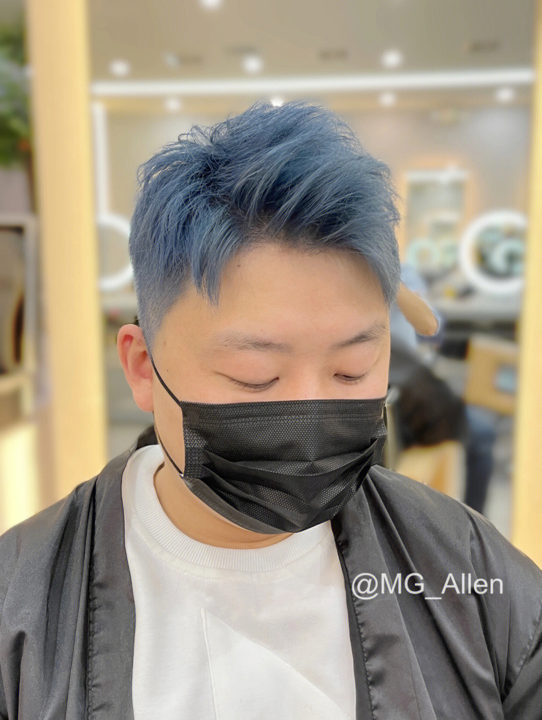 雾霾蓝男生发型图片