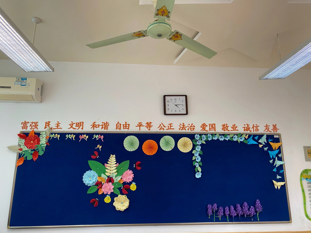 教室布置板报设计折纸剪纸花春天蝴蝶