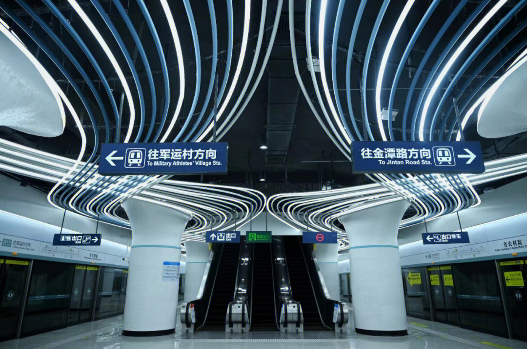 武汉最喜欢的地铁站,很有科技感