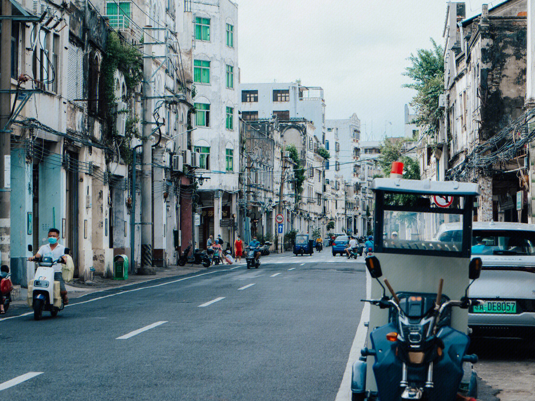 繁华街道 白天图片