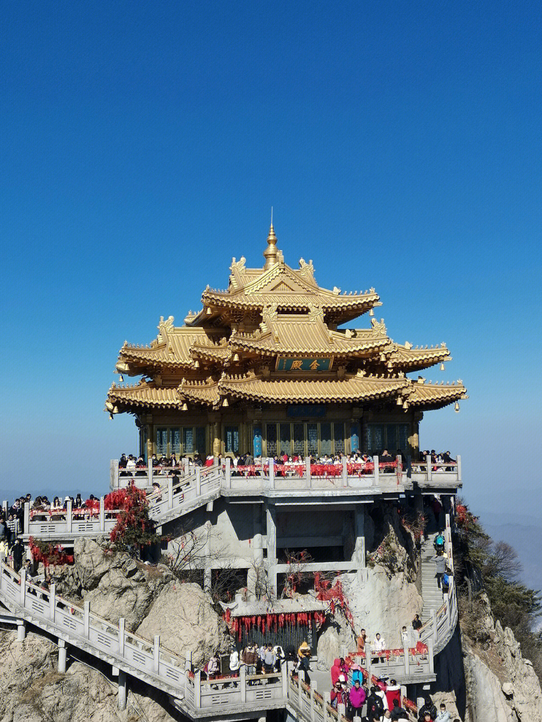 最近河南的景点又开始免门票啦,趁着周末去了一趟老君山,真的和地铁里