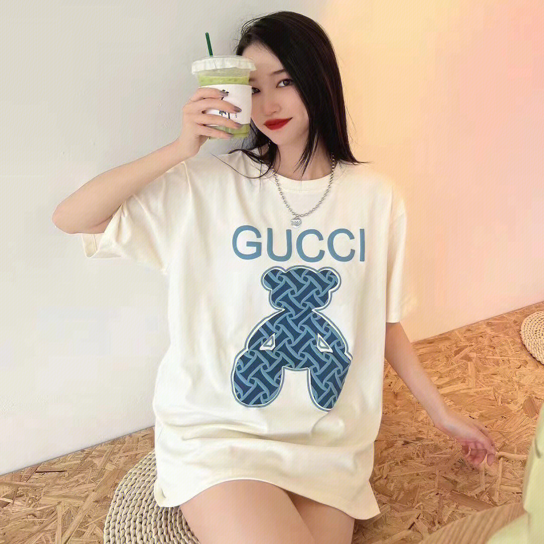 gucci刺绣粉熊t恤图片