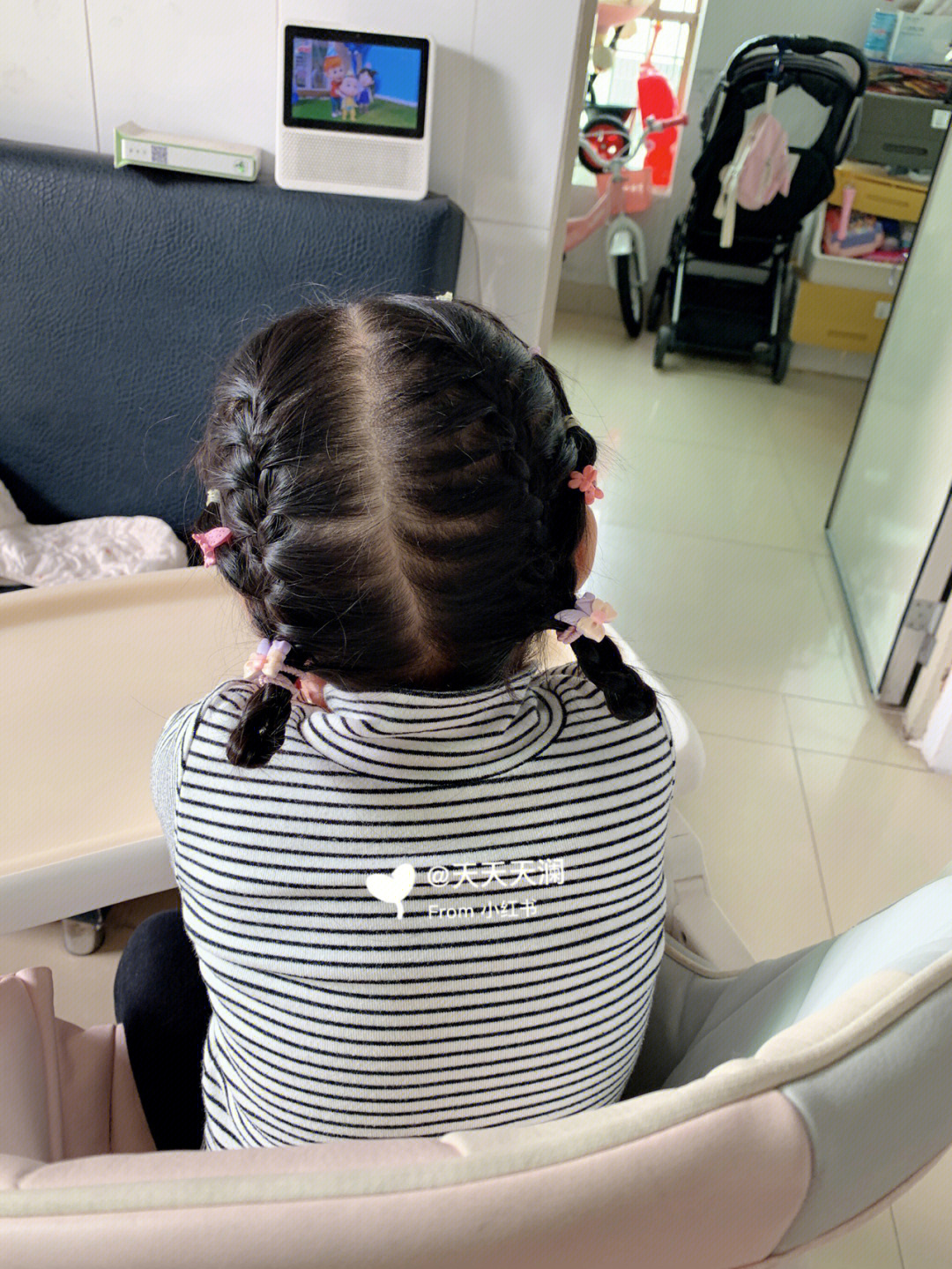 一岁女宝宝剪头发教程图片