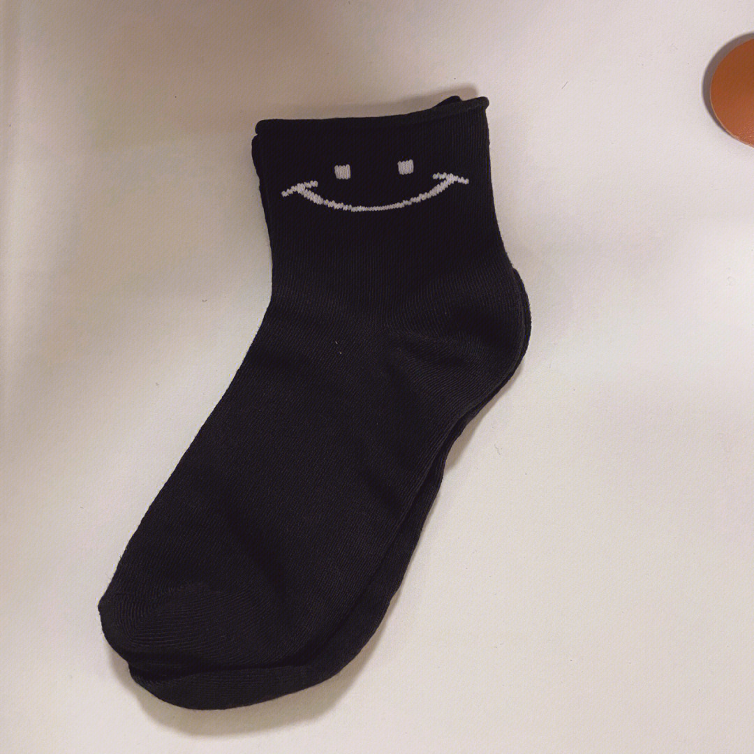 黑色袜子剪坏了的图片图片