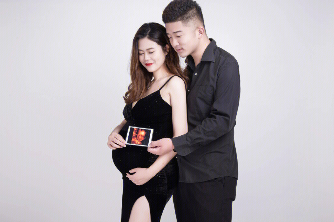 孕妇和老公拍照造型图片