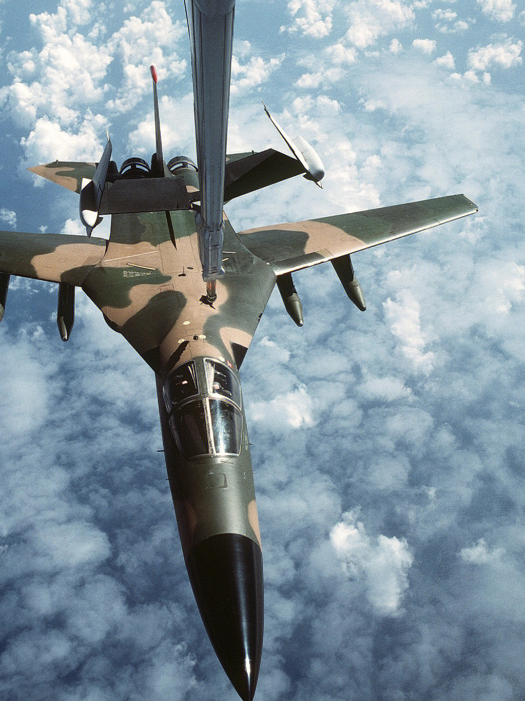 f111战斗轰炸机弹仓图片