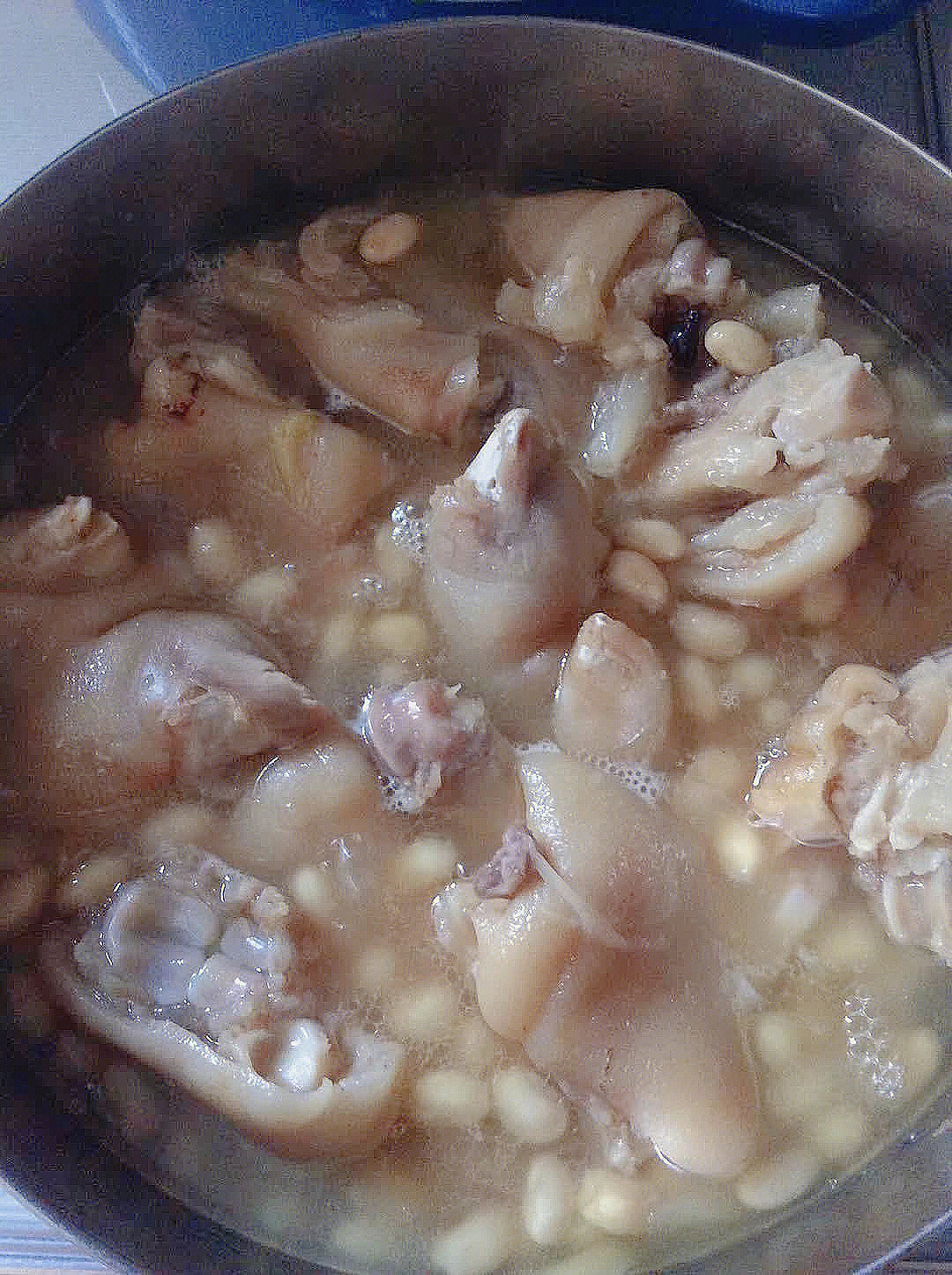 猪蹄黄豆汤