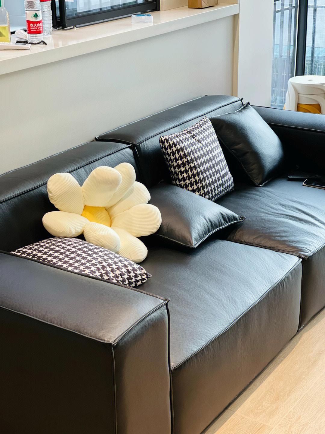 过一张科技皮的沙发但是太小了没办法在新家用感觉科技皮价格很实际又