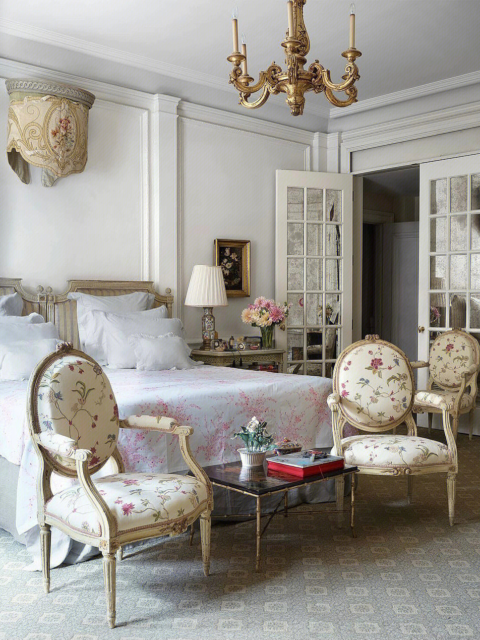 法式复古唯美卧室装修大胆配色也很浪漫