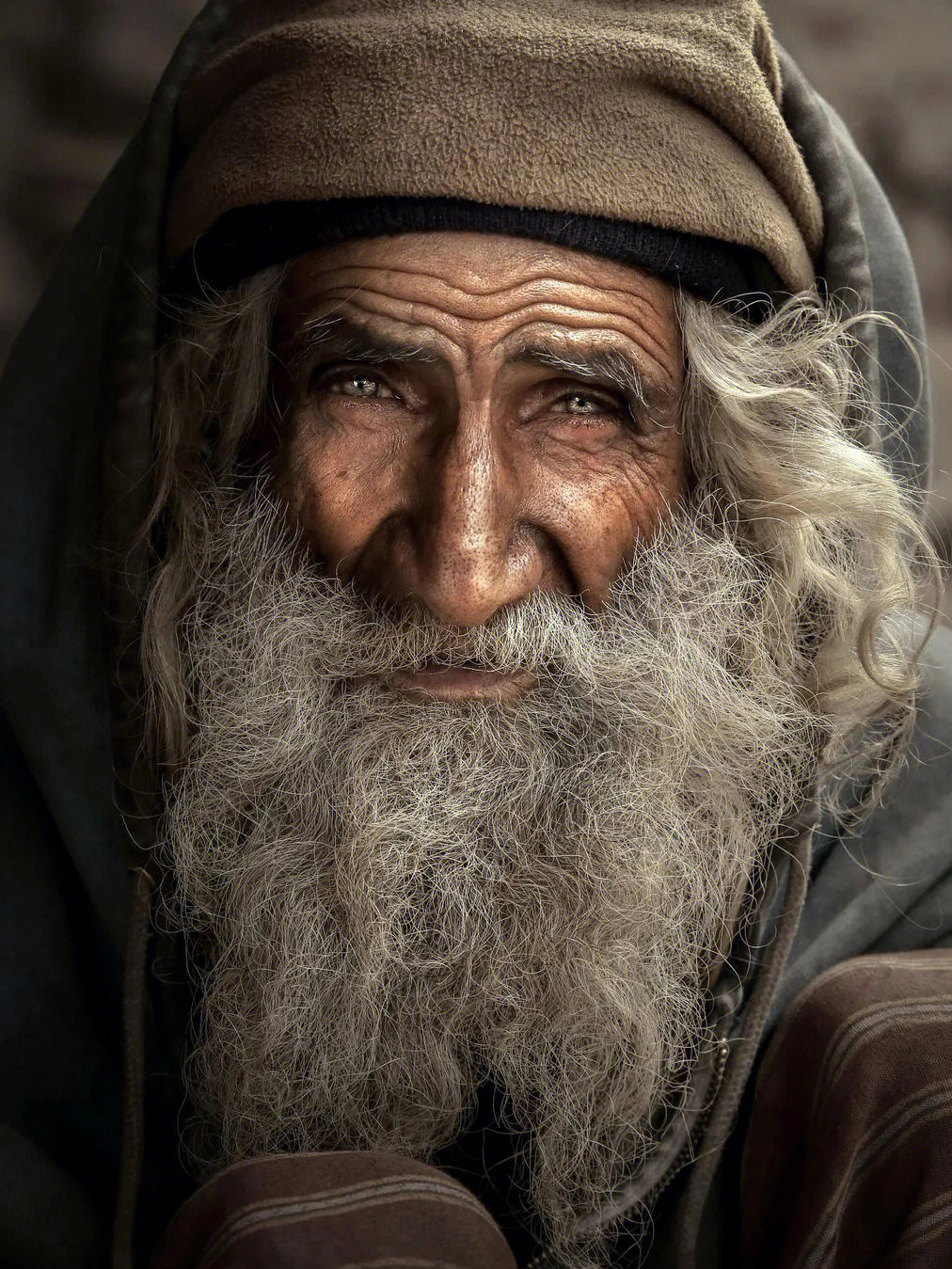 大胡子老人肖像照片绘画素材分享