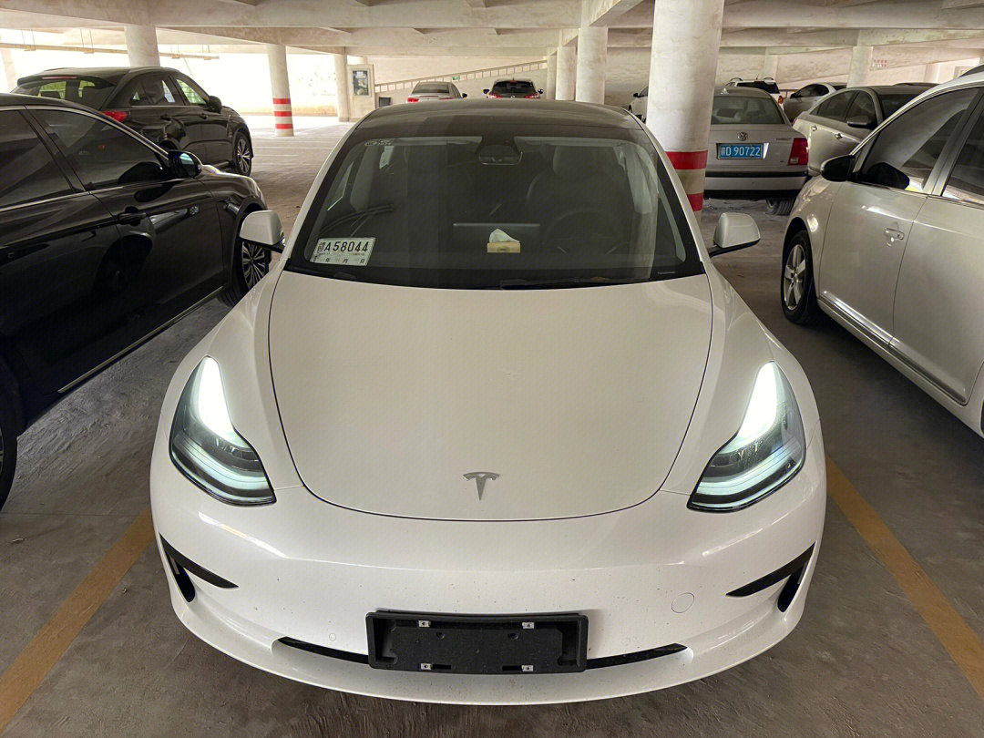 想要一台21年白色特斯拉model3