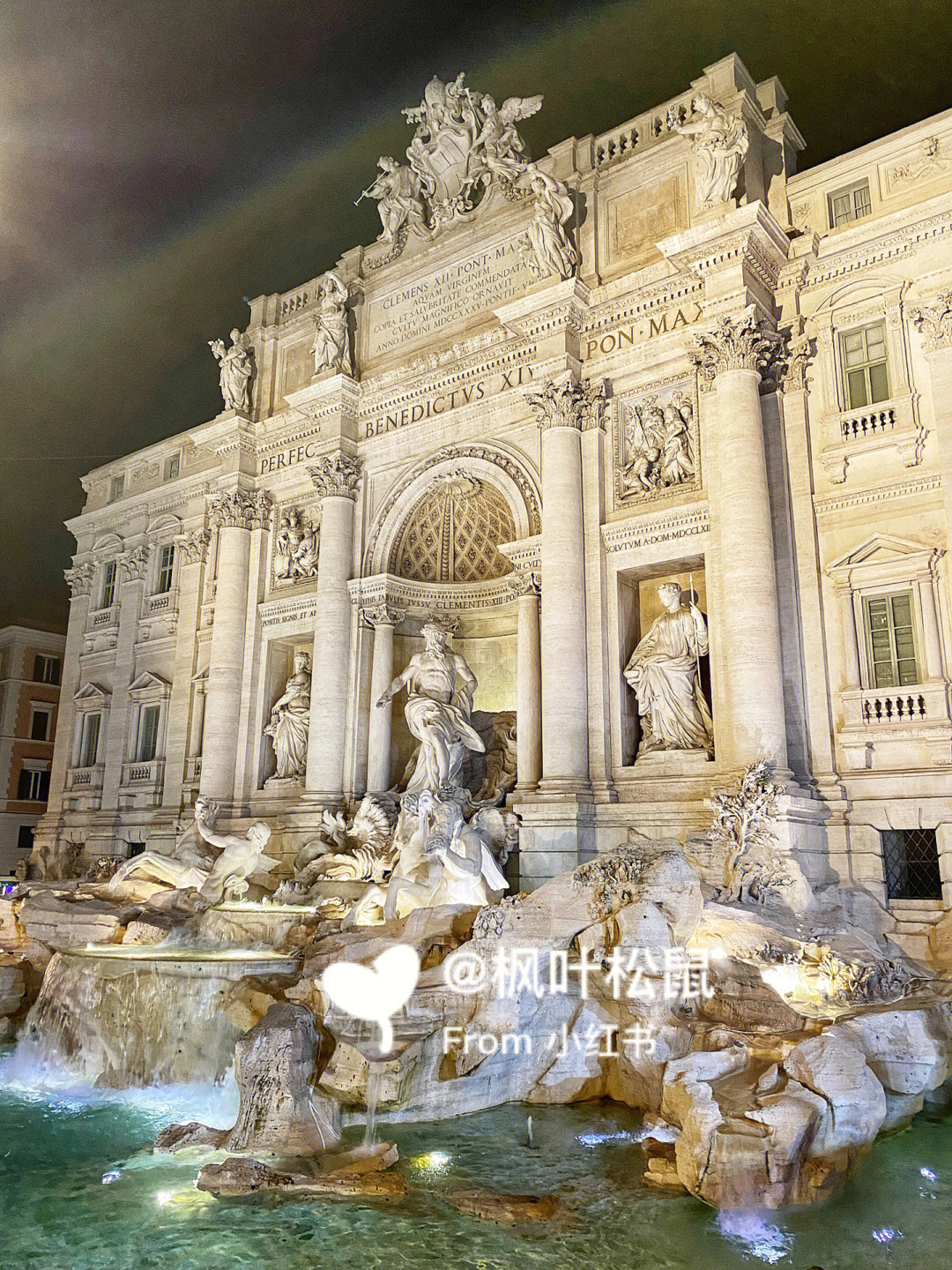 上次去罗马时,刚好trevi fountain维修中,没能看到它的美是那次旅途的