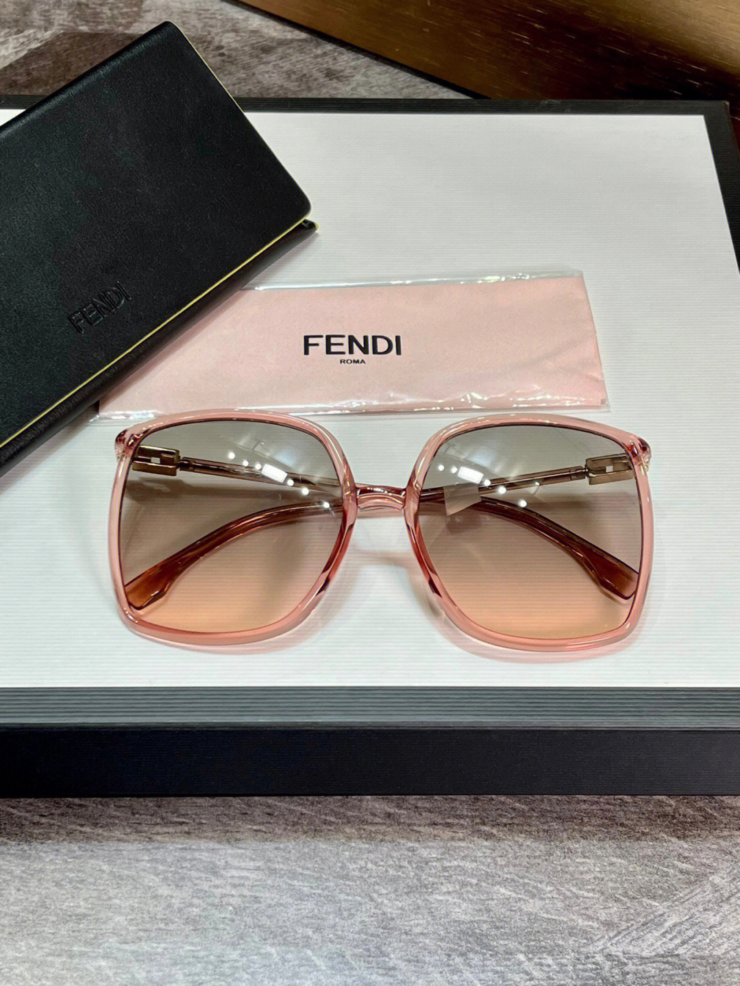 芬迪 fendi 方框太阳镜 超美马卡龙粉色渐变  镜腿fflogo 大镜框 全新